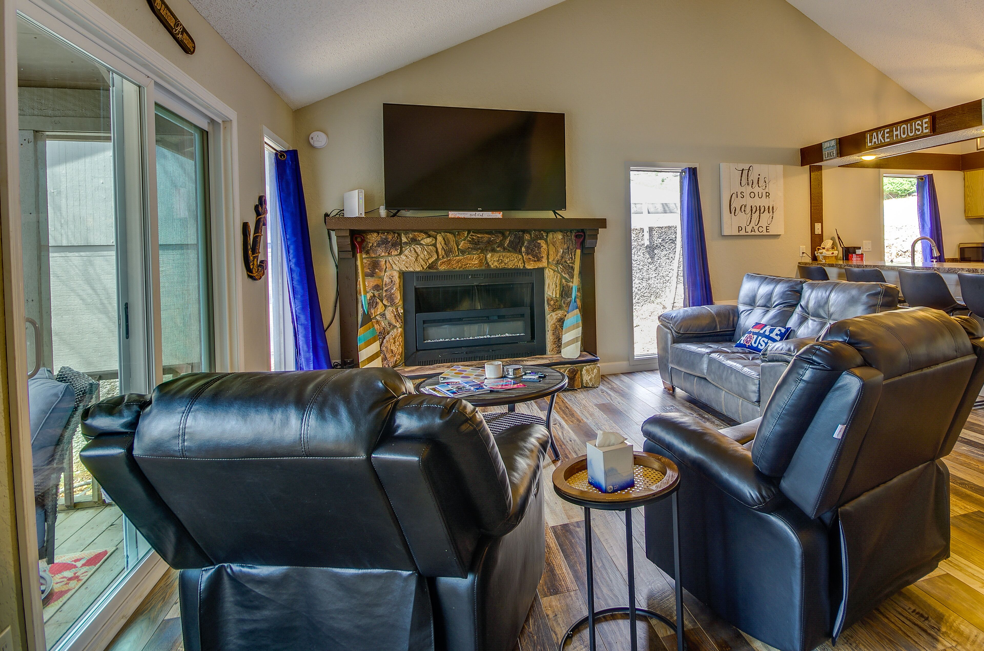 Inviting Osage Beach House < 1/2 Mi to Lake!