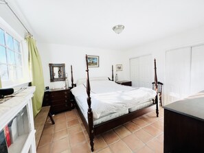 4 bedrooms, desk, free WiFi, bed sheets