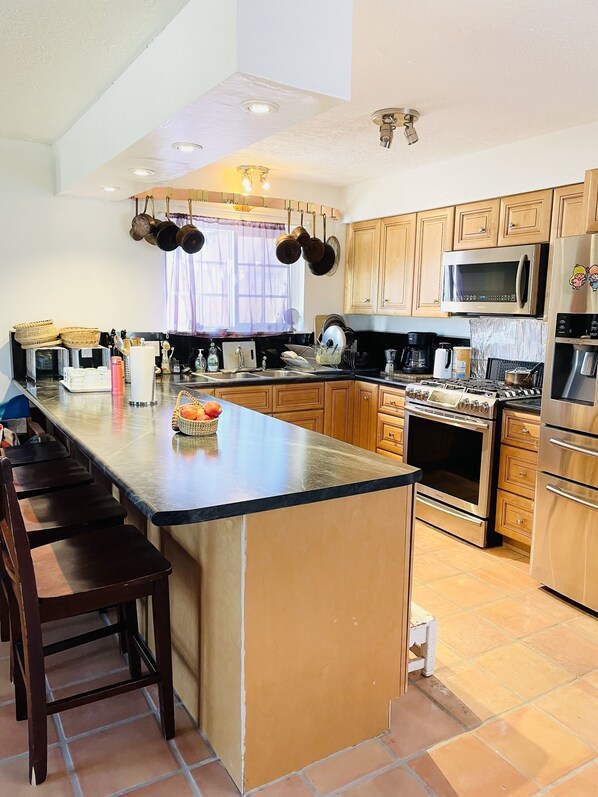 Fridge, microwave, oven, stovetop - Adobe-Style Charming Home (Santa Fe)