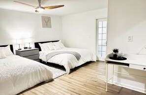 2 bedrooms, in-room safe, desk, iron/ironing board - Highrise luxury two bedroom condo in Downtown Atlanta within minutes!! (Atlanta)