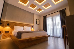 Minibar, két bảo mật tại phòng, bàn