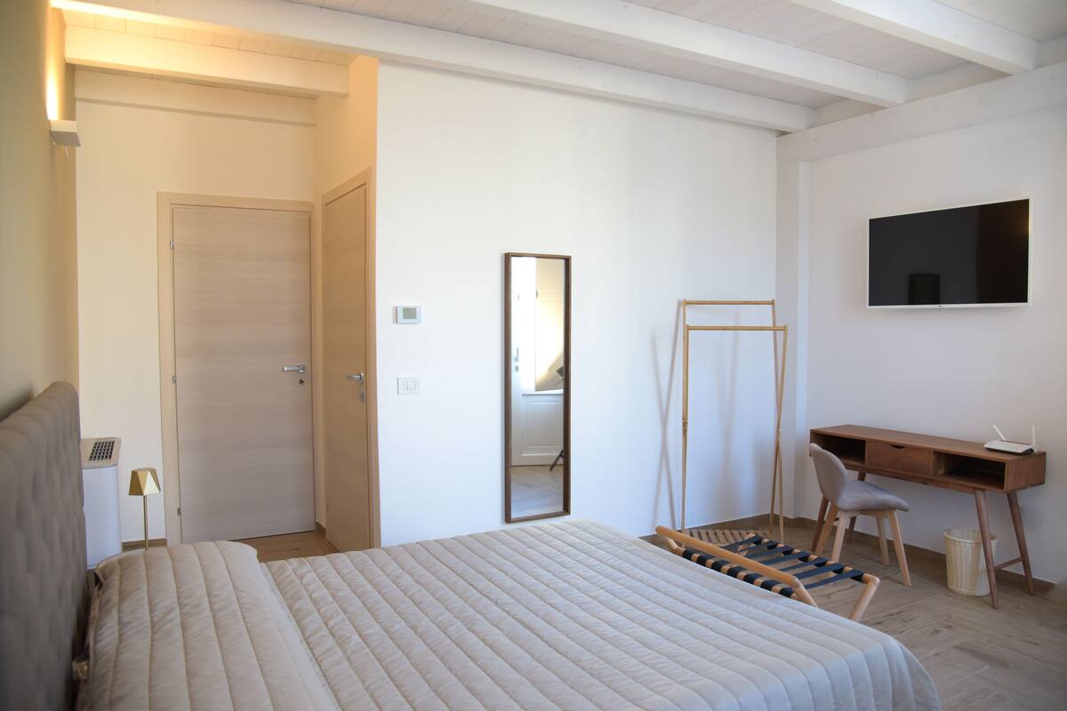 Deluxe Double Room | Egyptian cotton sheets, premium bedding, down comforters