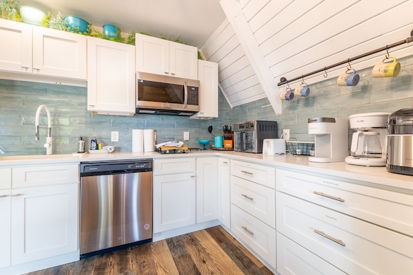 Køleskab, mikrobølgeovn, ovn, kogeplade