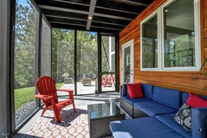 Terrace/patio - Secluded Modern Cabin with Hot Tub near Cascade Mountain & Devil’s Head Skiing (Portage)