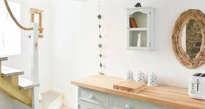 The Yard Beach Cottage - UK43653