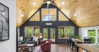 Bungalow Cabin | Riverfront | Kayaks | Stargazing