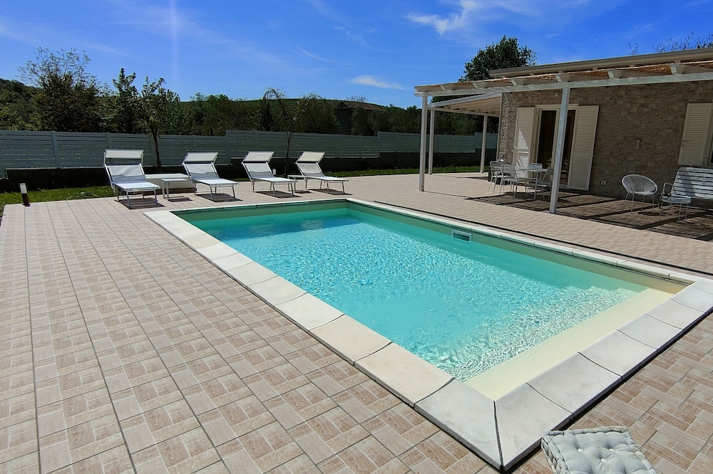 Detached villa with swimming pool and sauna