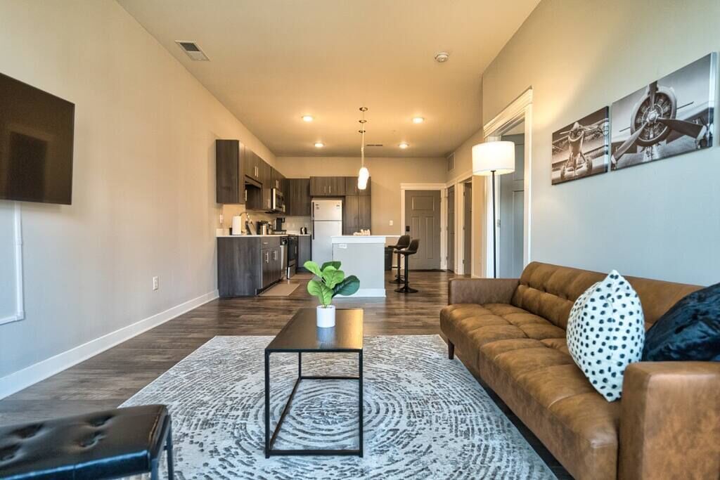 Modern 1BR: King Bed, Free Parking, Pet Friendly