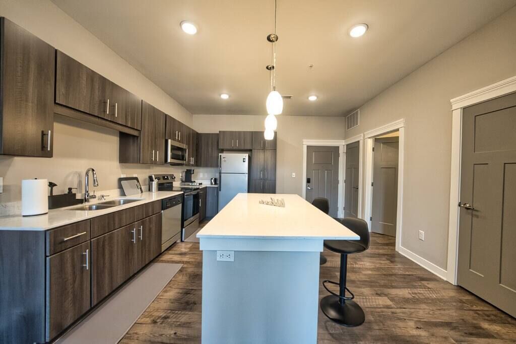 Modern 1BR: King Bed, Free Parking, Pet Friendly