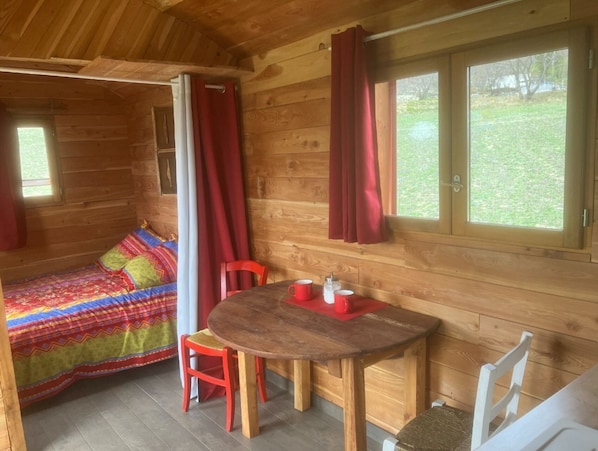 1 bedroom, WiFi, bed sheets