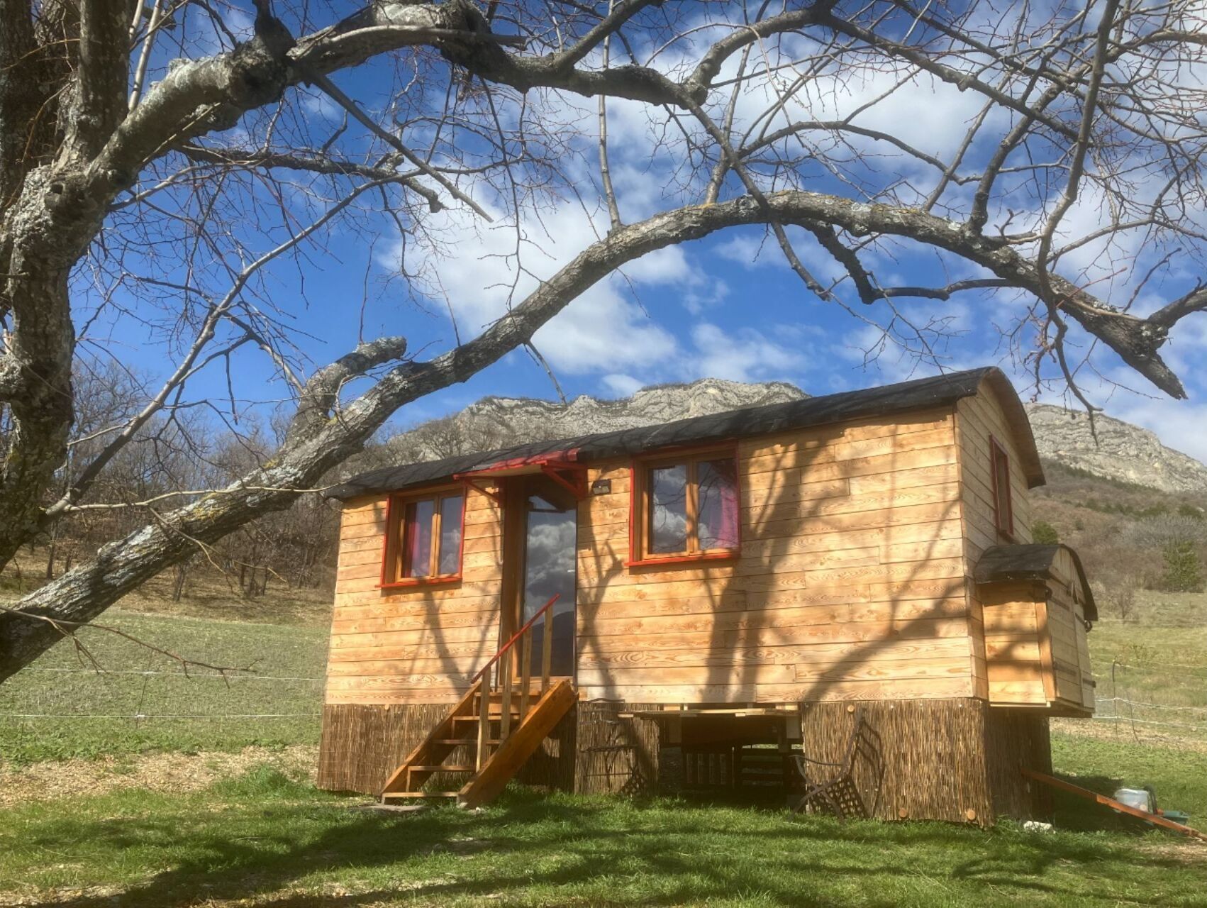 The caravan of La Croix on the heights of Sisteron