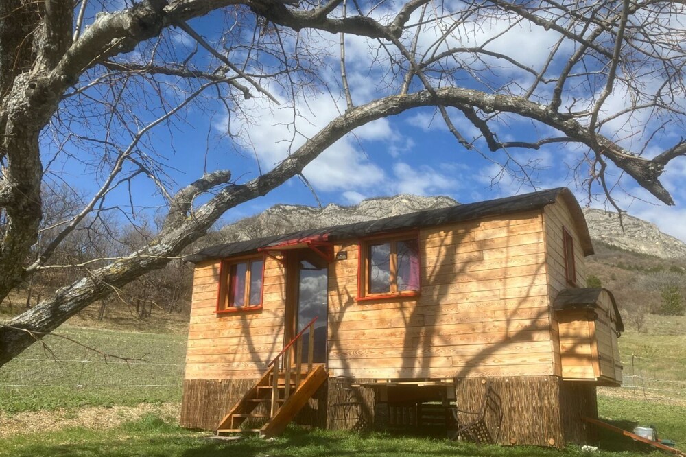 The caravan of La Croix on the heights of Sisteron