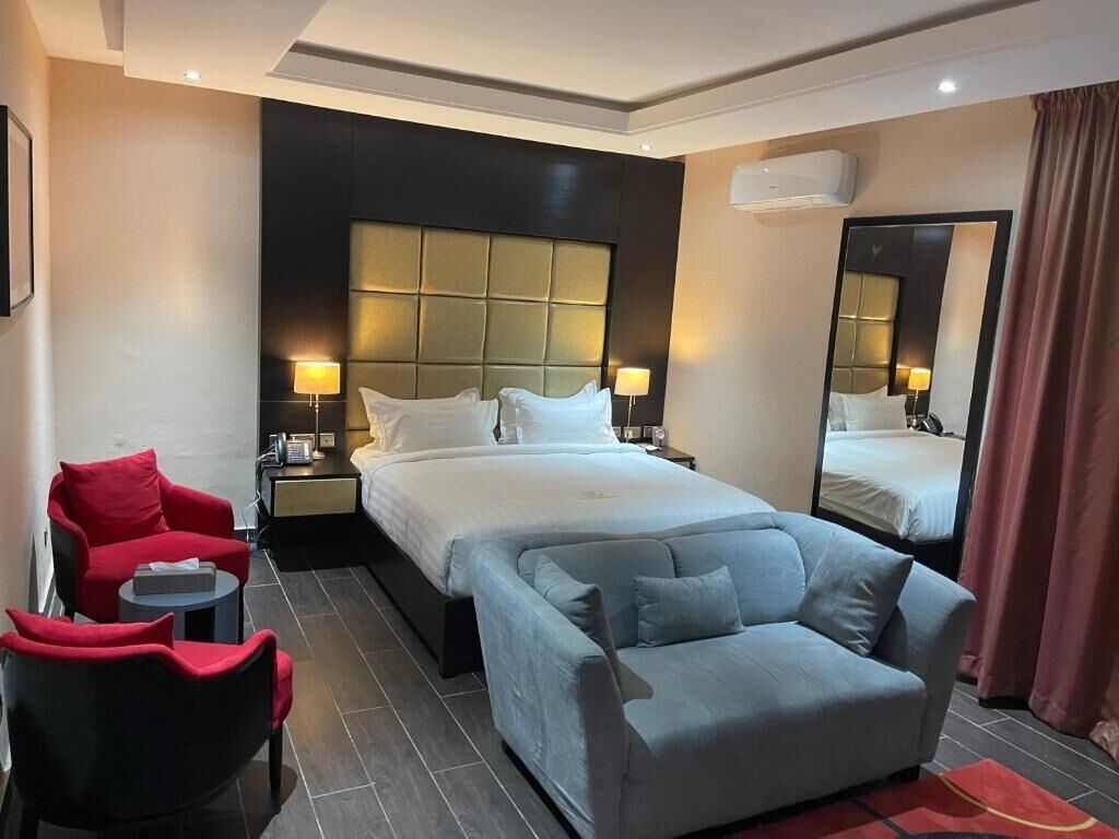 Egyptian cotton sheets, premium bedding, down duvets, in-room safe