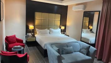 1 bedroom, Egyptian cotton sheets, premium bedding, down duvets