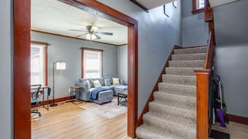 Smart TV, computer monitors