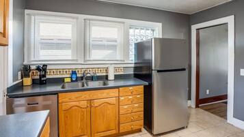 KylskÄp, mikrovÄgsugn, ugn och spishÀll