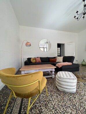 Smart TV, DVD player - Nature & Medieval, luxury apartment T4 140m² between friends and family (Largentière)