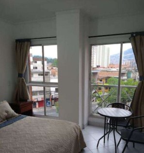 1 dormitorio, caja fuerte, escritorio y wifi
