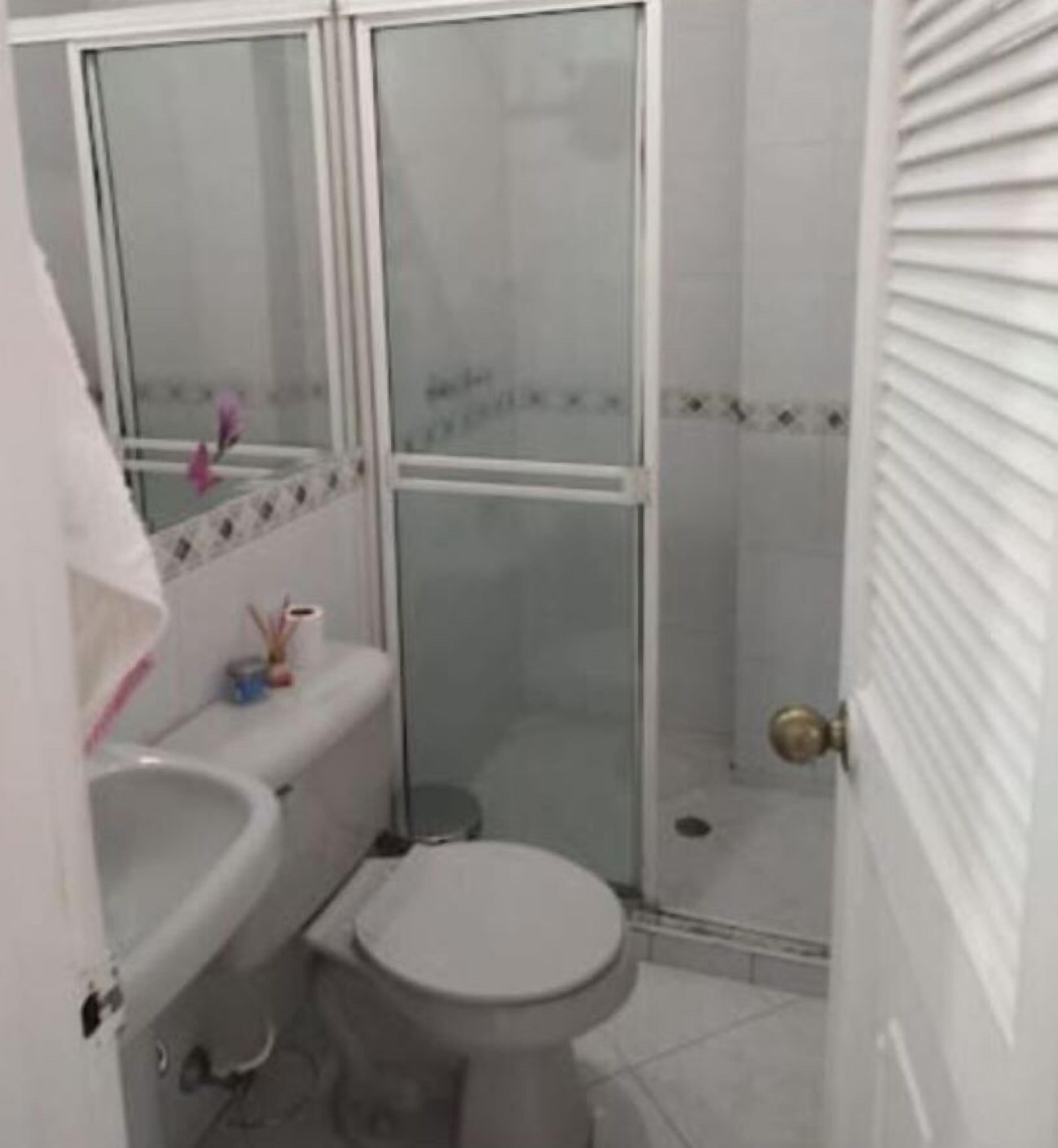 Cozy and central apartment; fast wifi (402)