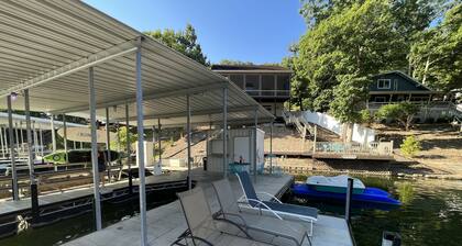 Luxurious Lakefront Home with Dock & Boat slips, On a Deep water, No wake cove.