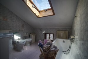 Hair dryer, towels, soap, shampoo - House in an ancient village (Paggese-Santa Maria)