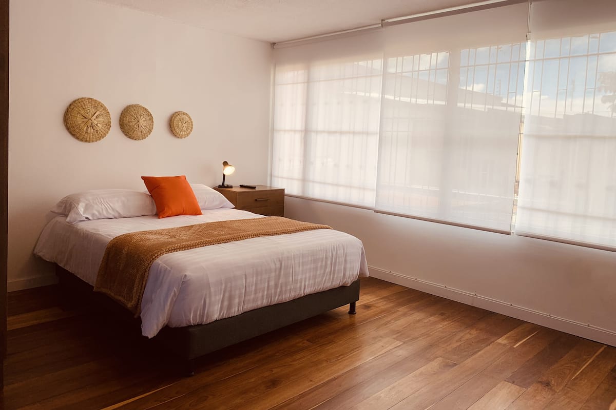 Basic Double Room | Cadar kapas Mesir, peralatan tempat tidur premium, gebar bulu kapas 