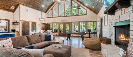 Smart TV, fireplace