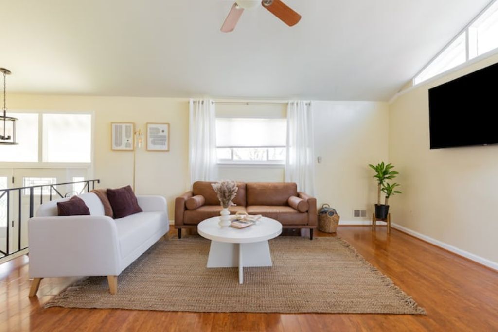 Mid-Century Modern 4BR Home: 15 min from Old Town!