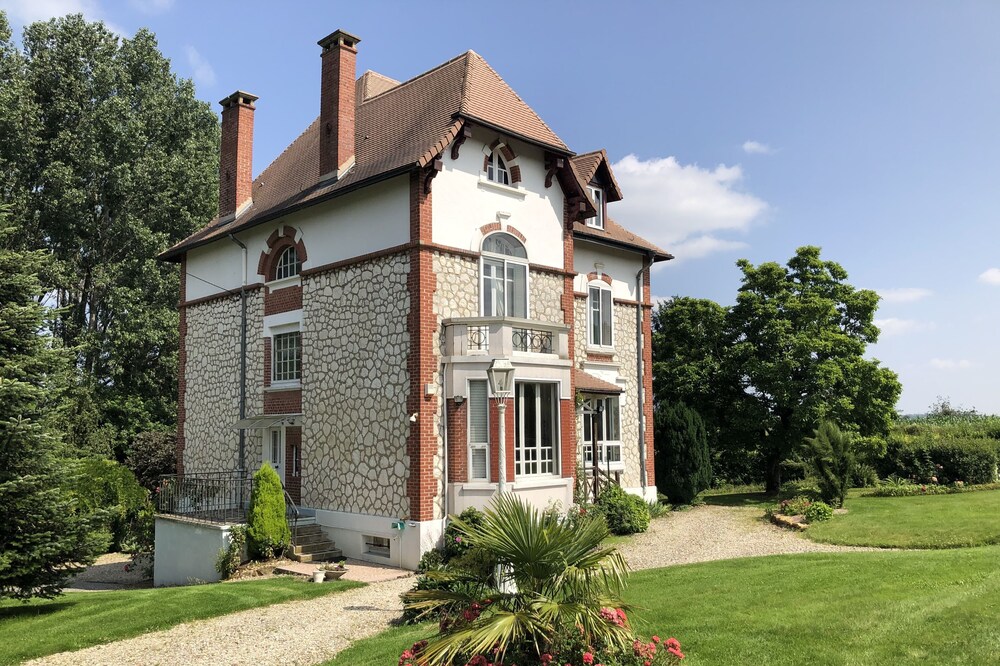 Elegant renovated and comfortable villa, with swimming pool, in the Ardennes countryside