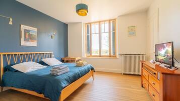 6 Schlafzimmer, Reisekinderbett, kostenloses WLAN, Bettwäsche