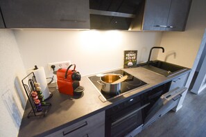 Køleskab, ovn, kogeplade, opvaskemaskine