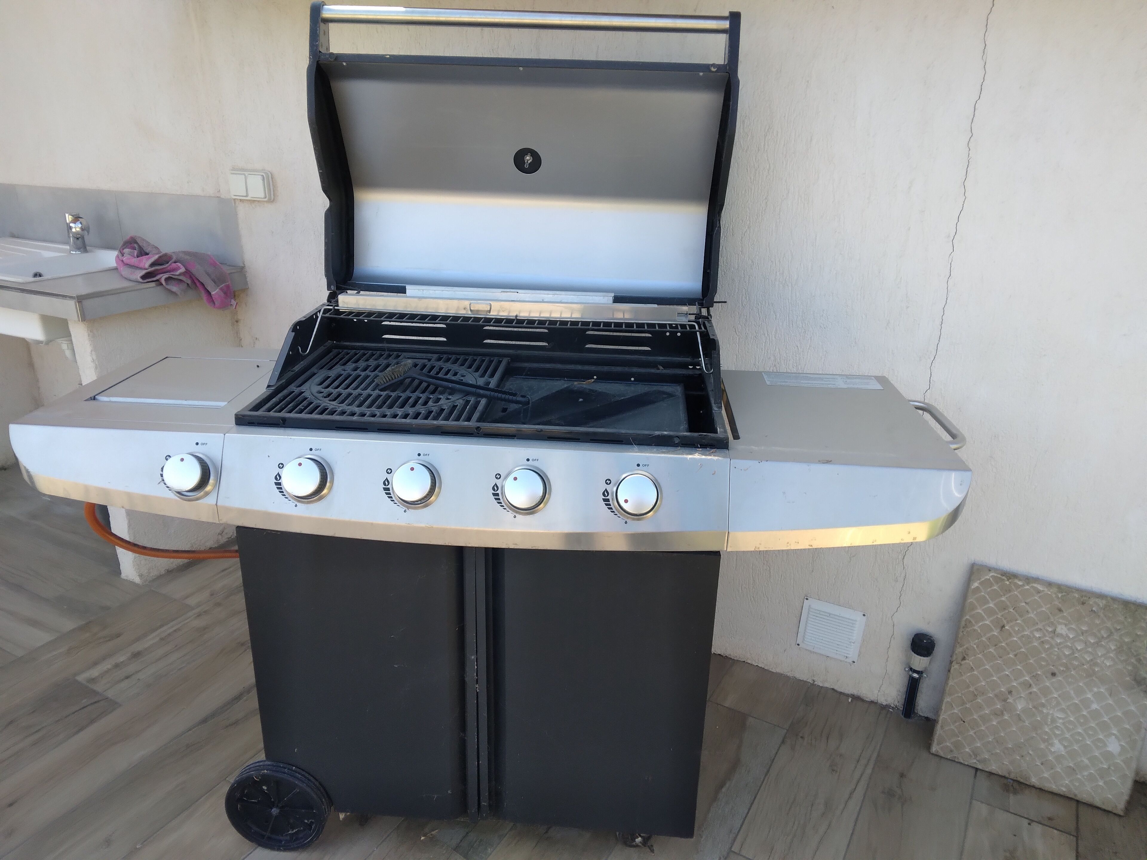 Small house under the olive trees with private pool