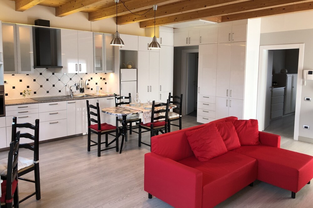Lovely apartment with private parking