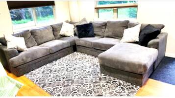 Smart TV, fireplace, DVD player