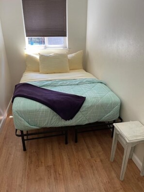 2 bedrooms, travel cot, WiFi, bed sheets