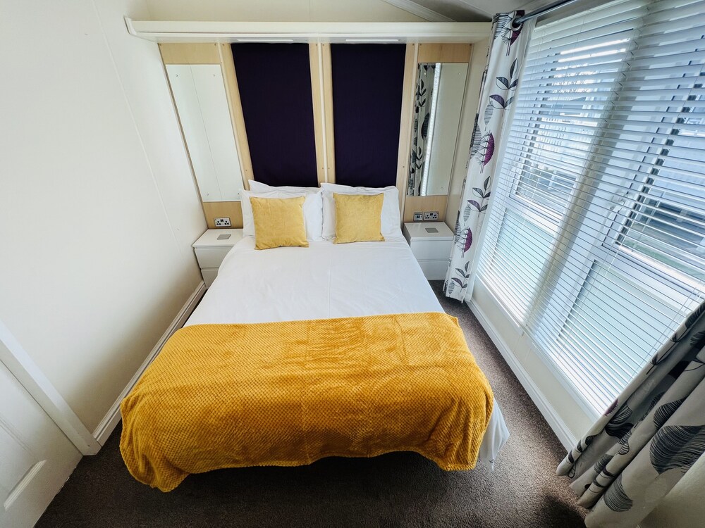 2 Bedroom Lodge TH35, Nodes Point, St Helens, Isle of Wight St Helens