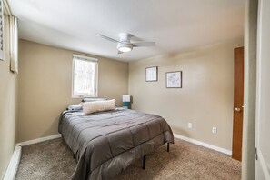 2 bedrooms, WiFi, bed sheets - Denver Duplex Close to Everything (Denver)
