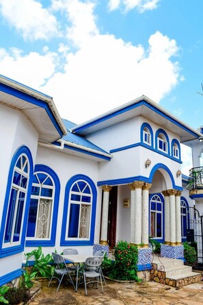 المنشأة من الخارج