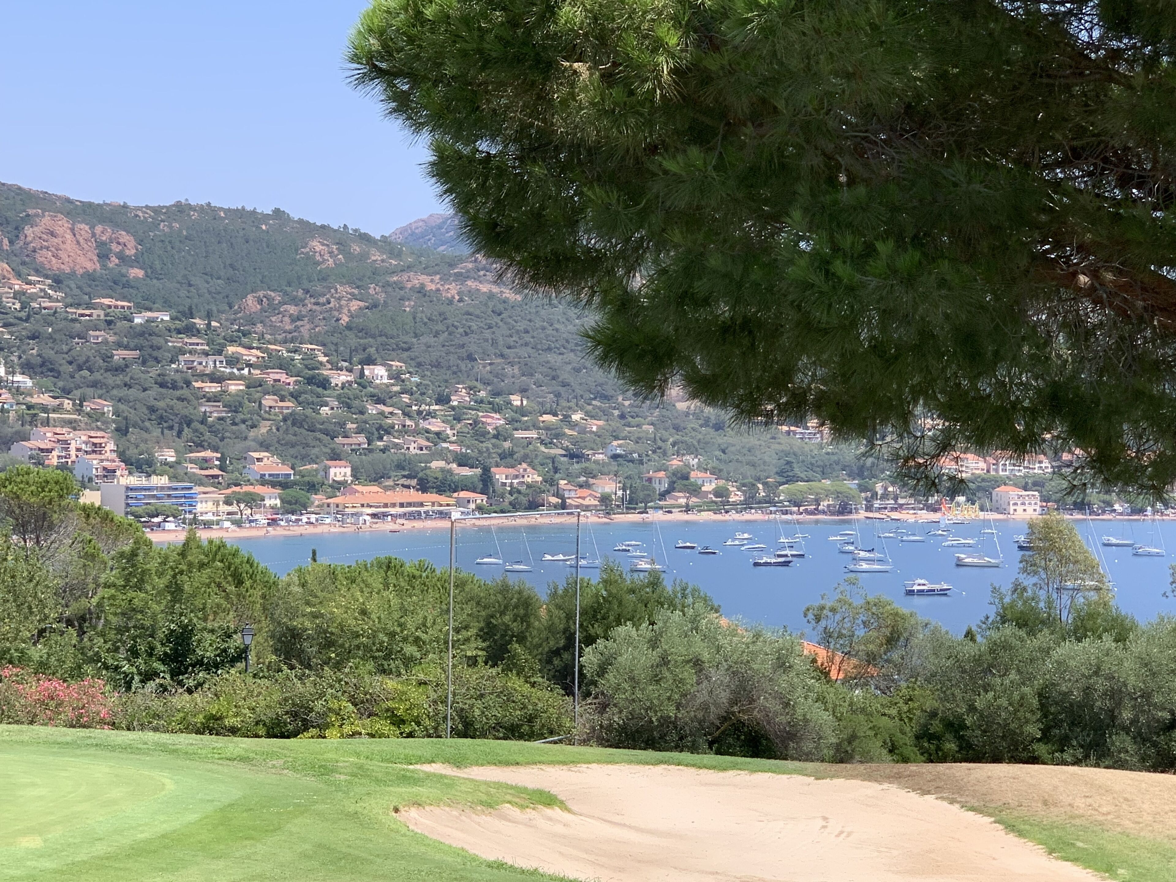 PREMIUM apartment in the village CAP ESTEREL seen sea renovated air-conditioned on one level