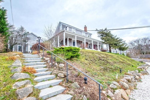 Farmhouse Paradise in Ptown