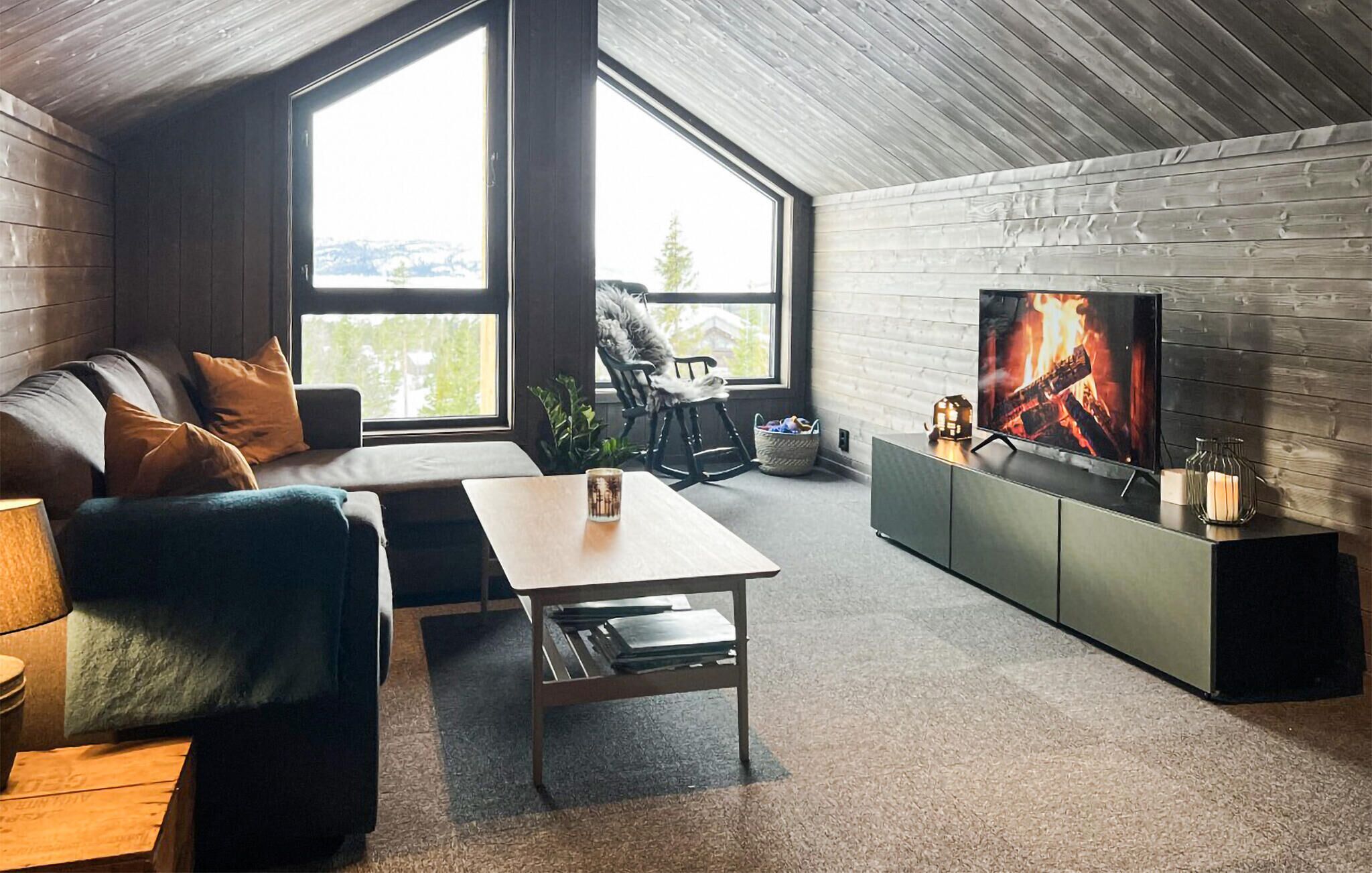Smart TV, chimenea, futbolito