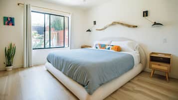 5 Schlafzimmer, Schreibtisch, Bügeleisen/Bügelbrett, Reisekinderbett