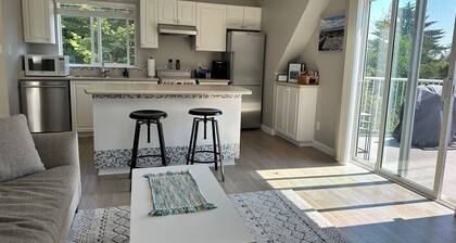 Cozy and Private West Coast Home