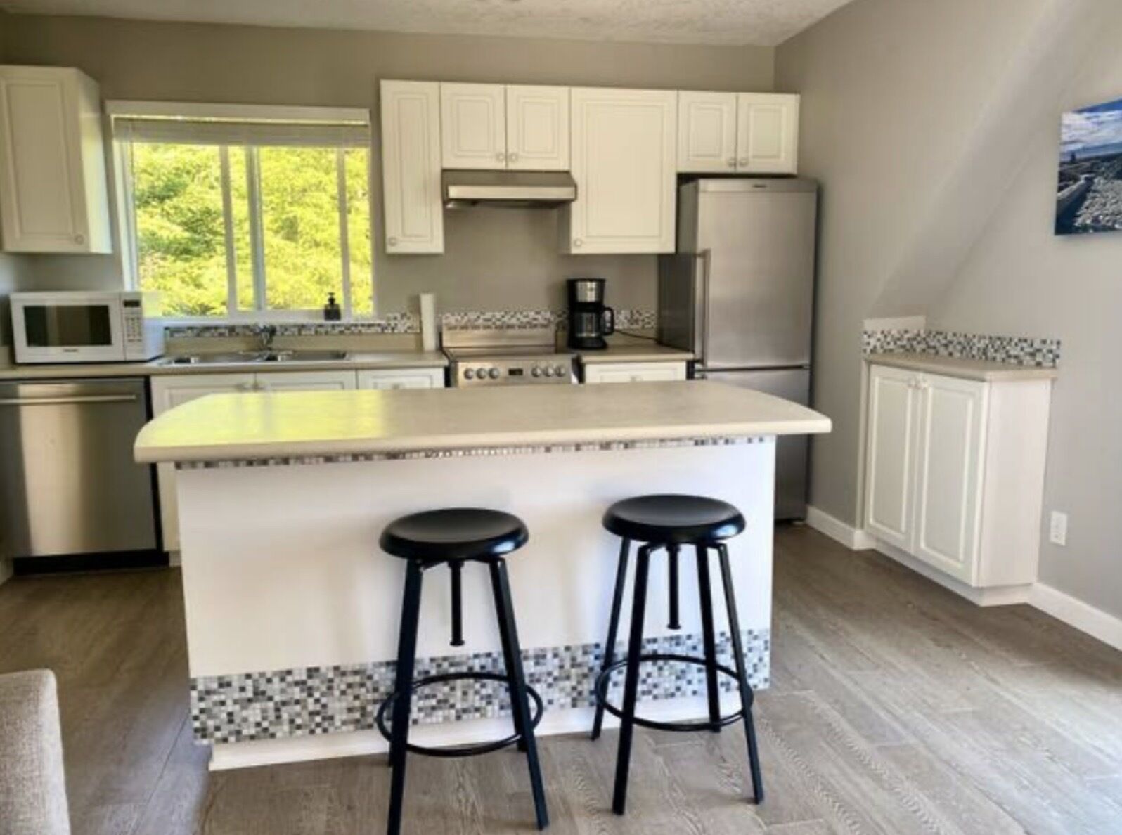 Cozy and Private West Coast Home