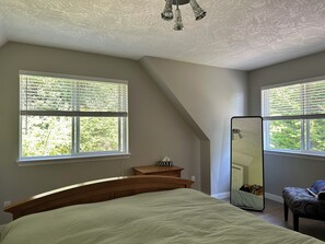 2 bedrooms, desk, free WiFi, bed sheets