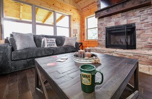 Televisión y chimenea 