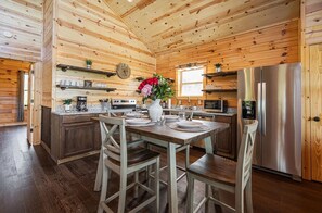 Dining - Moonshine Mountain Lodge - Inn &Spa at Cedar Falls (Logan)