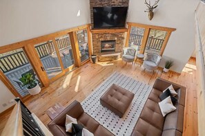 Smart-tv, eldstad, tv-spel och dvd-spelare