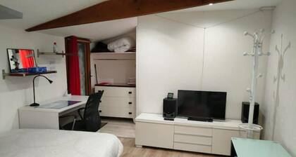 Self-contained studio in the heart of the Yvelines