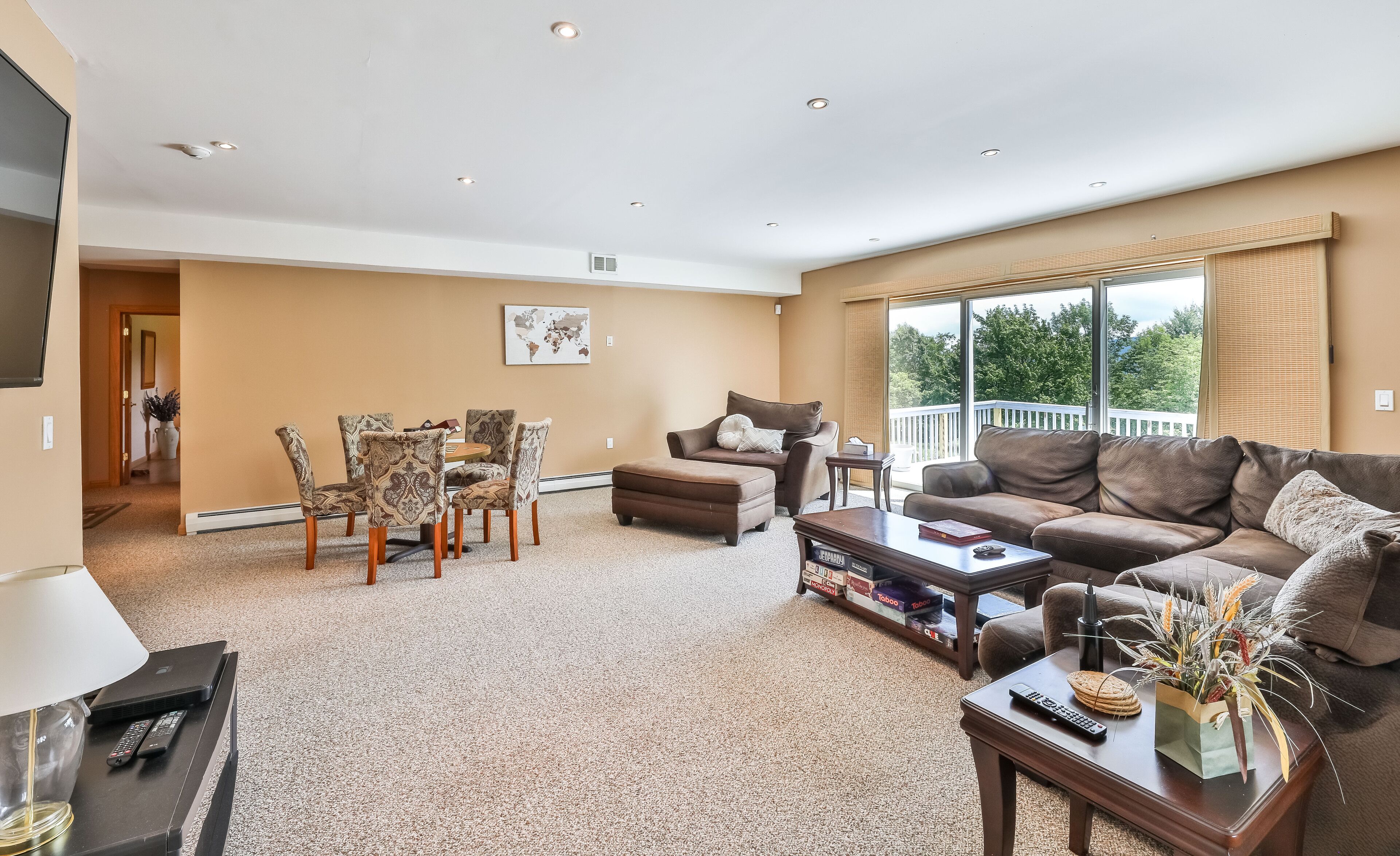 Chalet near Windham w/ hot tub